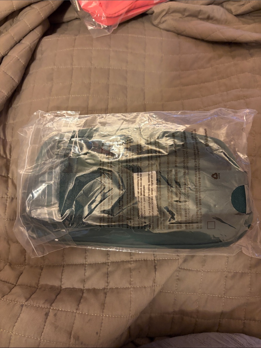 lululemon Everywhere Belt Bag- green - Picture 3 of 4